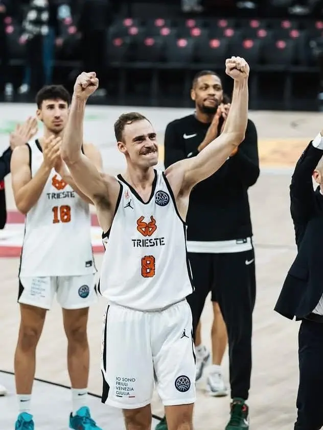 L’esultanza di Lodovico Deangeli a Istanbul (foto Basketball Champions League)