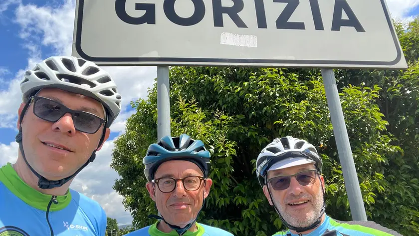 Il gruppo dei tre cicloturisti e amici partiti dal Belgio per raggiungere Gorizia