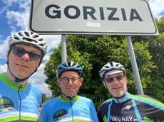 Il gruppo dei tre cicloturisti e amici partiti dal Belgio per raggiungere Gorizia