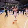 Michele Ruzzier saluta i tifosi: con Milano Trieste avrà bisogno dei supporter (Ciamillo Lasorte)