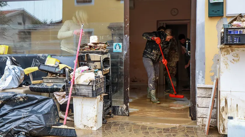 Gli abitanti di Versa ancora in ginocchio (Tibaldi)