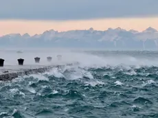 La bora sferza il Molo Audace (Silvano)