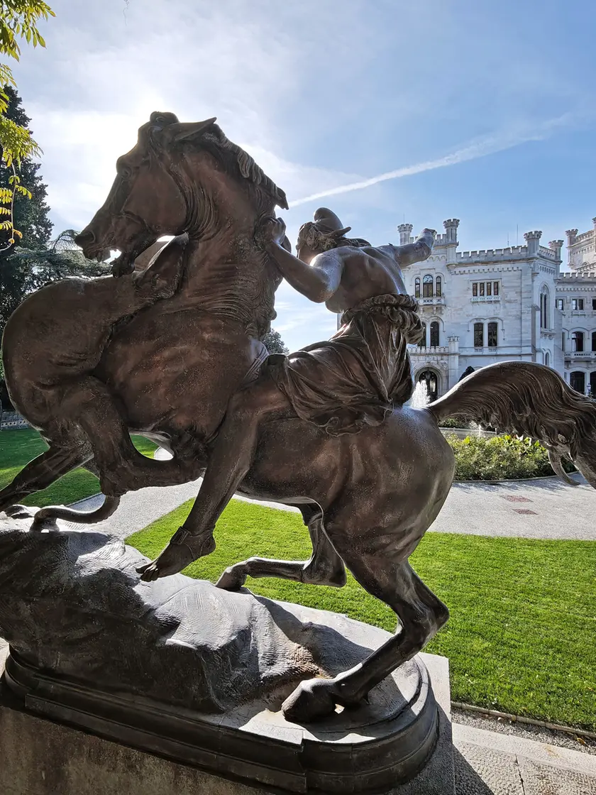 L’Amazzone in sella a Cavallo, davanti al castello di Miramare (fotoservizio Andrea Lasorte)