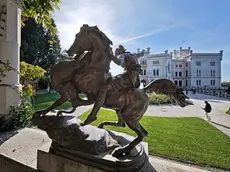 L’Amazzone in sella a Cavallo, davanti al castello di Miramare (fotoservizio Andrea Lasorte)