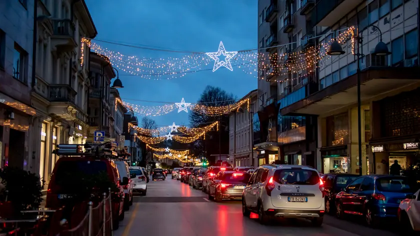 Il centro di Monfalcone già vestito a festa in una foto di Katia Bonaventura