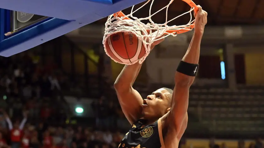 Il primo segmento di stagione si è chiuso in modo trionfale con il successo con l’Olimpia (Foto Bruni). Tra tre giorni riprenderanno gli allenamenti in vista del match di Sassari sabato 6 dicembre