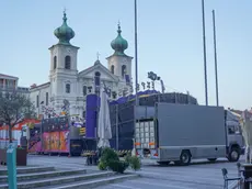 Le prime tracce della Fiera in piazza Vittoria. Foto Marega