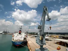 Lo scalo di Portorosega dove è avvenuto l’infortunio che ha fatto temporaneamente sospendere le operazioni