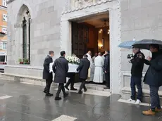Il feretro di Giovanni Trame in Duomo. Fotoservizio e video Lasorte