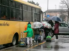Gli allievi tornati a casa lunedì per il blocco delle caldaie (foto Katia Bonaventura)