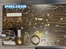 Parte della refurtiva recuperata dalla polizia