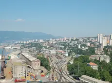 uno scorcio dell’area portuale di fiume (foto lukarijeka.hr)