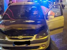 L'auto andata a fuoco fotografata da Francesco Bruni