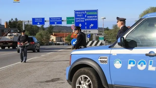 La Polizia di frontiera impegnata in un controllo