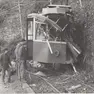 L’incidente del 28 novembre 1975, che distrusse la vettura 403 del Tram di Opicina, nelle immagini scattate da Enzo Lasorte di Italfoto per Il Piccolo