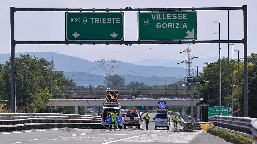 Il cavalcavia del nodo di Villesse che sarà oggetto di demolizione e successiva ricostruzione nei prossimi anni