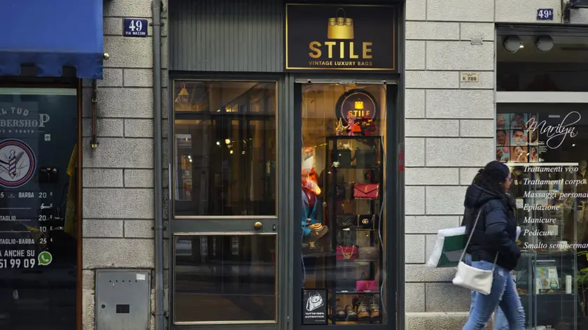 Il negozio preso di mira dai ladri. Foto Lasorte