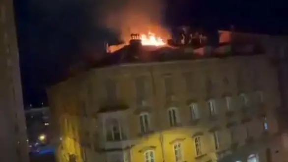 Fotogramma di un video dell’incendio a fiume dal sito 24sata