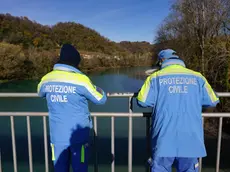 Gli esperti della protezione civile impegnati a monitorare l’Isonzo