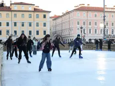L’apertura della pista di ghiaccio in Ponterosso foto Lasorte