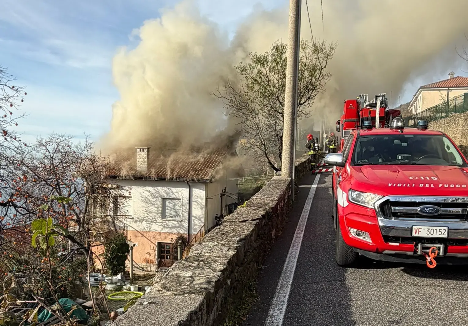 Il rogo in strada del Friuli