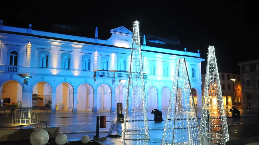 Le luci di Natale degli anni scorsi in Piazza Unità Foto archivio Bumbaca