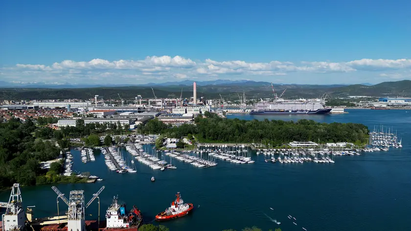 Settore in crescita: barche ormeggiate nei pontili del canale est-ovest