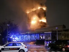 Il grattacielo Vjesnik in preda alle fiamme lo scorso 17 novembre