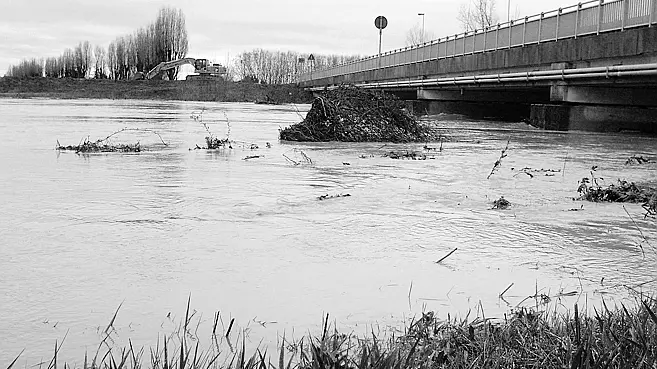 Lo Judrio in piena al ponte di Romans