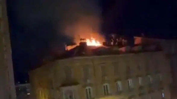 Il fotogramma di un video dell’incendio a Fiume pubblicato sul sito 24sata