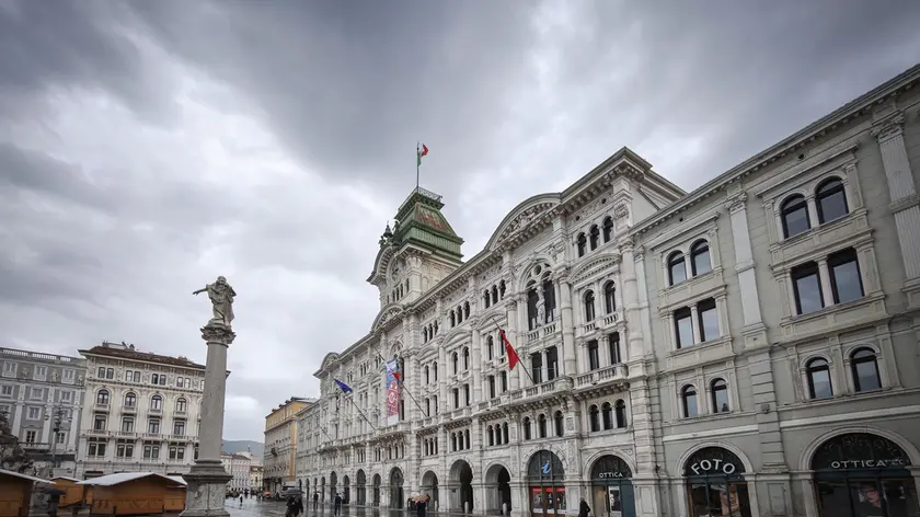 Il municipio è detto anche Palazzo Cheba o Sipario