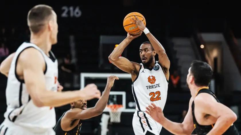 Markel Brown in azione sul parquet di Istanbul Foto Bcl