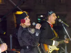 Loretta e Tony della Witz Orchestra in piazza Unità per il Capodanno 2006 Foto Bruni