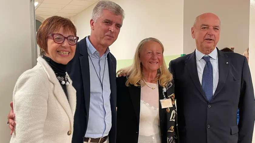 Consuelo Louvier è la seconda da destra