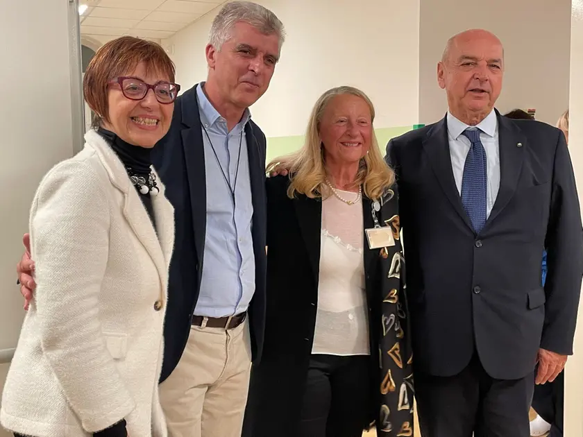 Consuelo Louvier è la seconda da destra