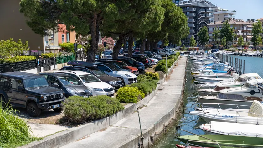 Parcheggi a Grado in un’immagine d’archivio di Bonaventura
