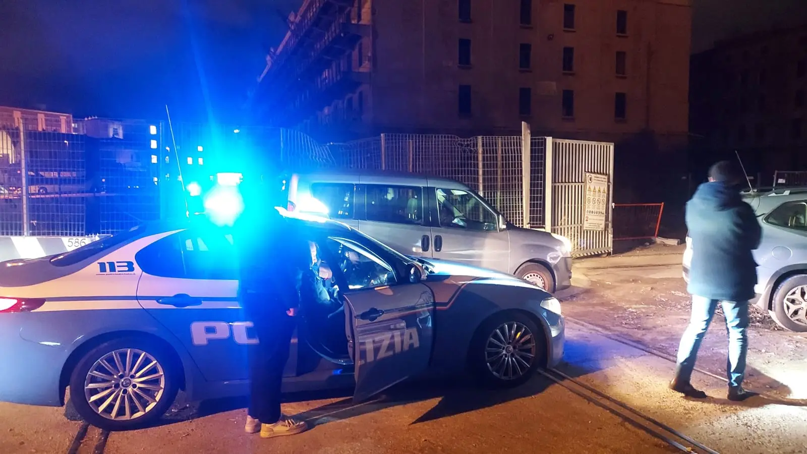 Le forze dell'ordine sul posto del ritrovamento. Foto Bruni