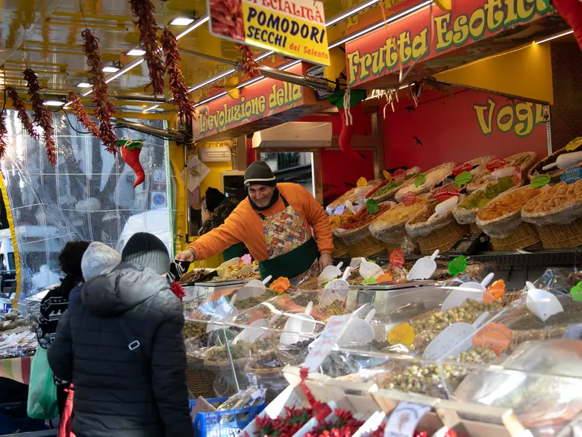 Una bancarella di una passata edizione della fiera di San Nicolò (Bonaventura)