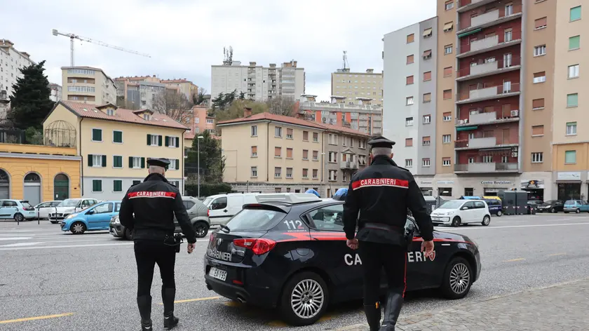 I carabinieri dopo il blitz in piazza Foraggi