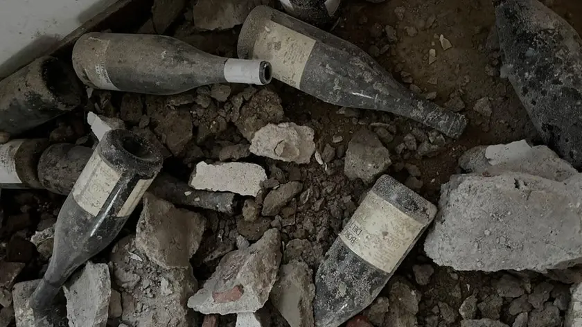 Le bottiglie della riserva finite sotto la frana a Cormons