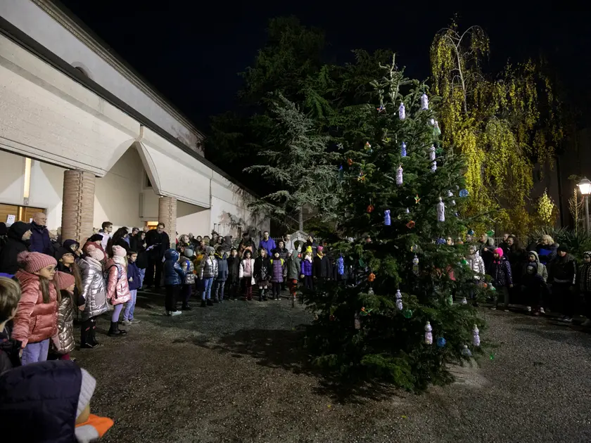 L’accensione dell’albero nel 2024 (foto Bonaventura)