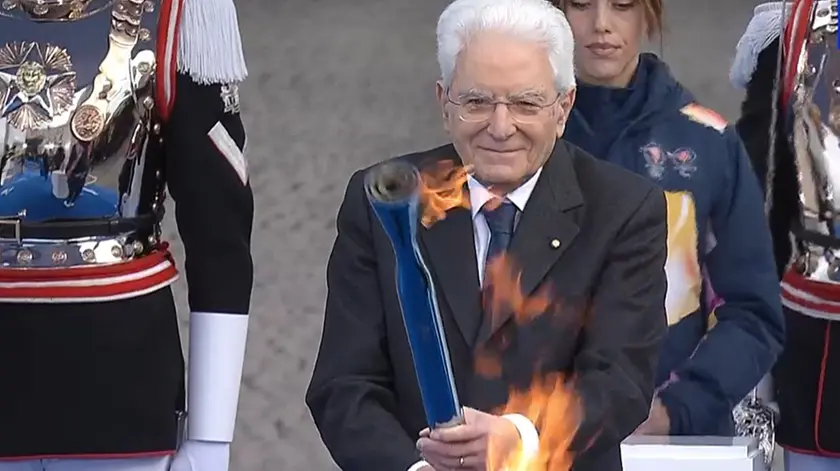 Sergio Mattarella ha acceso il braciere olimpico