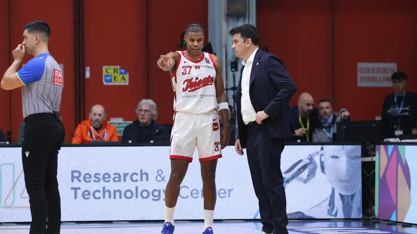 Israel Gonzalez parla con Jahmi’us Ramsey. Foto Ciamillo/Lasorte