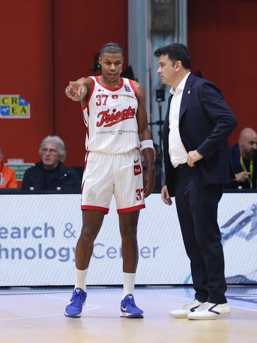 Israel Gonzalez parla con Jahmi’us Ramsey. Foto Ciamillo/Lasorte