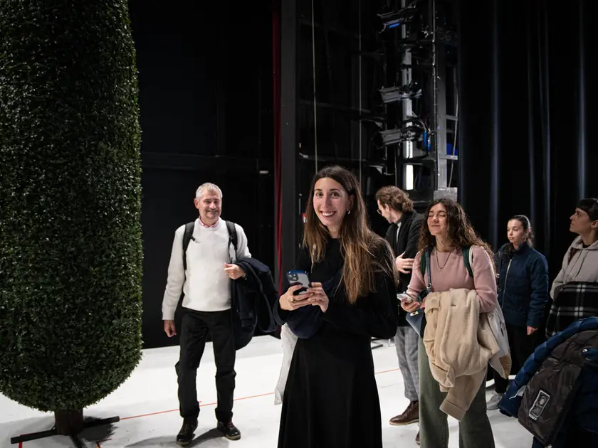 Ecco le opere create dai sedici artigiani del costume che si sono appena diplomati a Trieste, dopo aver frequentato il corso professionalizzante “Bottega Artigiana - Sartoria e Lavorazioni Accessorie”, promosso da Cinecittà, organizzato da Its Arcademy - Museum of Art in Fashion e finanziato dal ministero della Cultura nell’ambito del progetto NextGenerationEU.