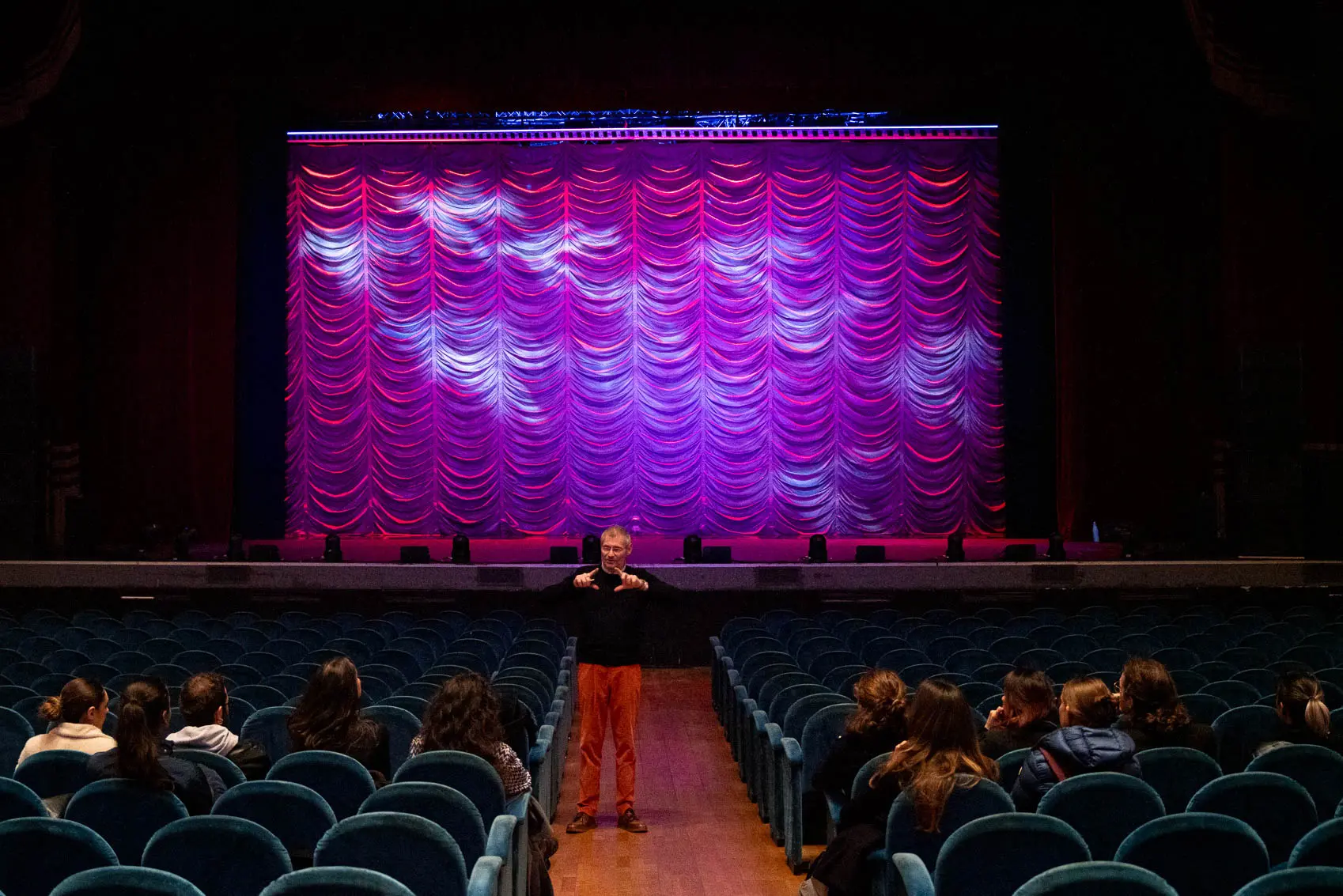 Ecco le opere create dai sedici artigiani del costume che si sono appena diplomati a Trieste, dopo aver frequentato il corso professionalizzante “Bottega Artigiana - Sartoria e Lavorazioni Accessorie”, promosso da Cinecittà, organizzato da Its Arcademy - Museum of Art in Fashion e finanziato dal ministero della Cultura nell’ambito del progetto NextGenerationEU.
