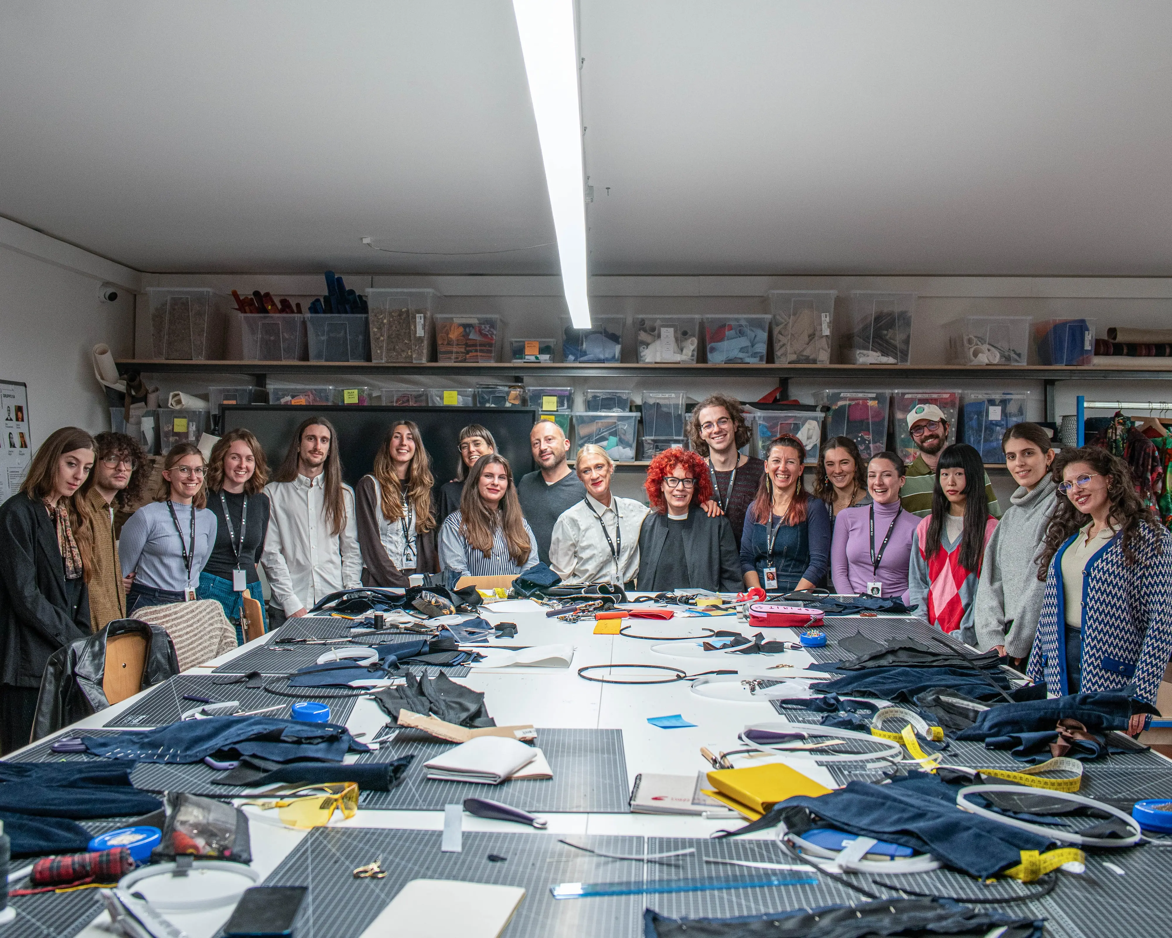 Ecco le opere create dai sedici artigiani del costume che si sono appena diplomati a Trieste, dopo aver frequentato il corso professionalizzante “Bottega Artigiana - Sartoria e Lavorazioni Accessorie”, promosso da Cinecittà, organizzato da Its Arcademy - Museum of Art in Fashion e finanziato dal ministero della Cultura nell’ambito del progetto NextGenerationEU.