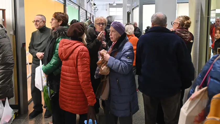 La folla al Mercato coperto di Trieste per Farmer & Artist (foto Bruni)