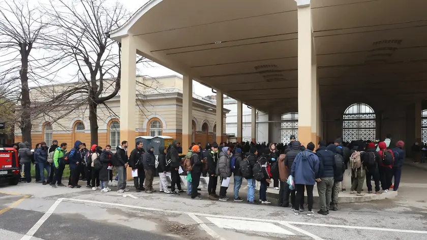 L’operazione di sgombero in Porto Vecchio a Trieste lo scorso 3 dicembre (foto Lasorte)