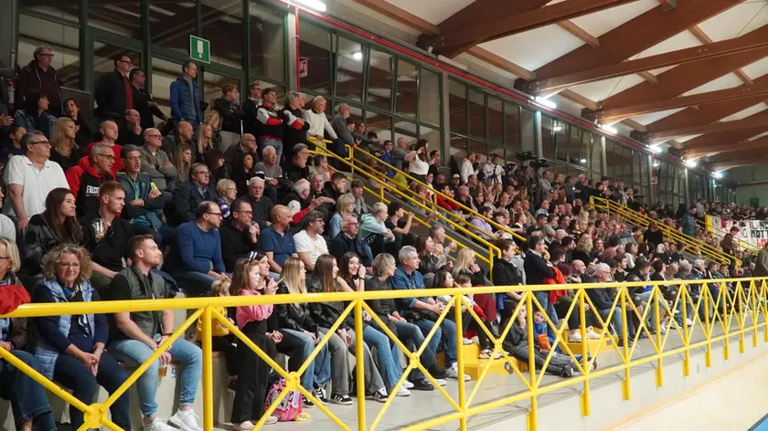 Il PalaBigot è tornato a riempiersi grazie alle partite casalinghe della Dinamo: dalla riapertura dell’impianto di via della Grappate ad oggi si registra una media di circa duemila spettatori ad ogni match Fotoservizio Roberto Marega